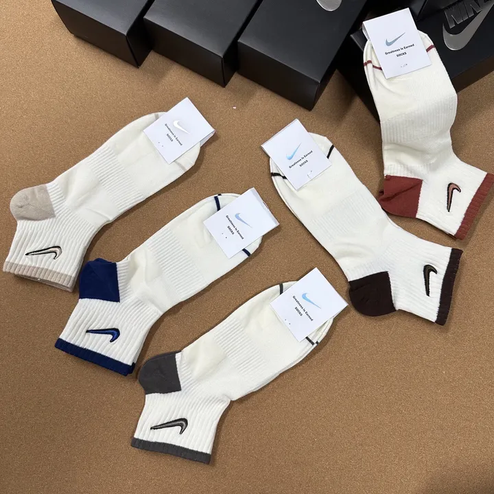 スーパーコピー ミュウミュウ 靴下