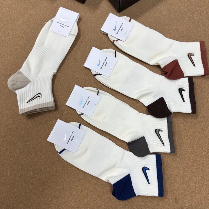 スーパーコピー ミュウミュウ 靴下