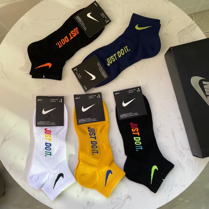 スーパーコピー ミュウミュウ 靴下