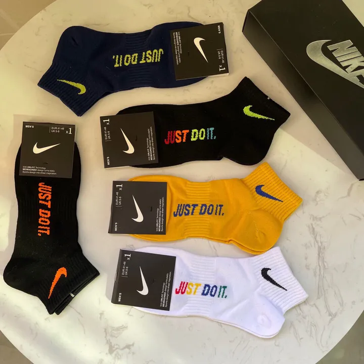 スーパーコピー ミュウミュウ 靴下