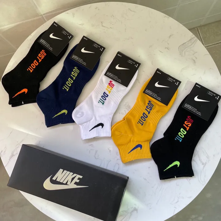 スーパーコピー ミュウミュウ 靴下