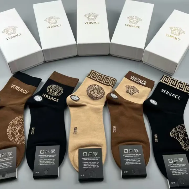 スーパーコピー フェンディ 靴下