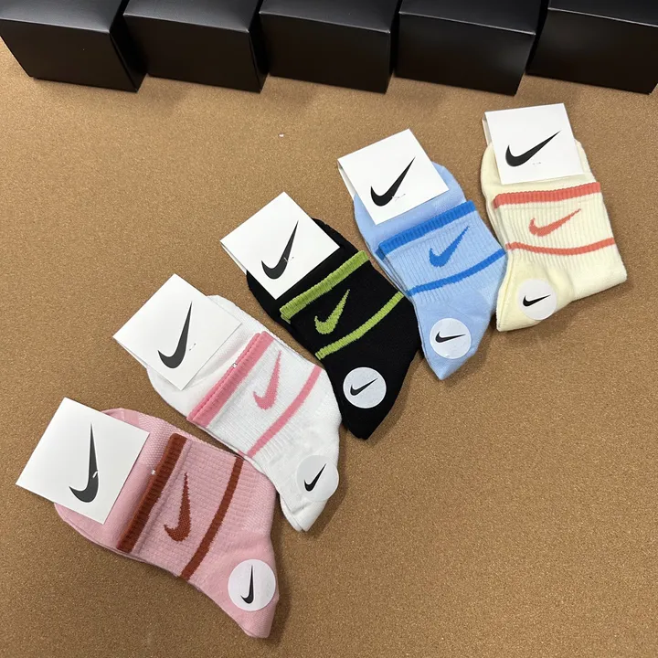 スーパーコピー ミュウミュウ 靴下