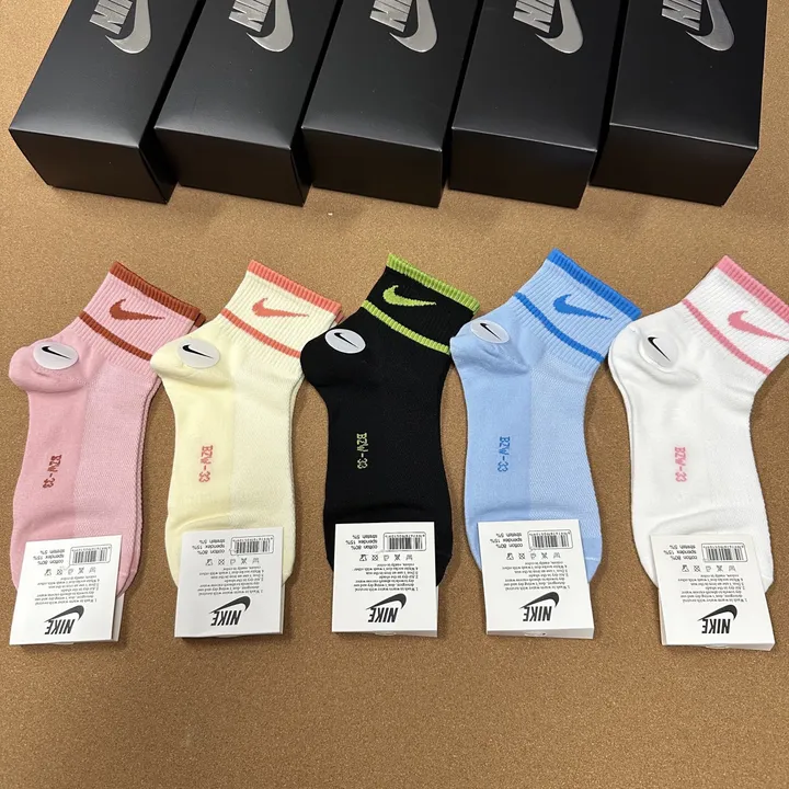 スーパーコピー ミュウミュウ 靴下