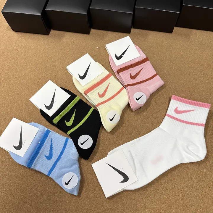 スーパーコピー ミュウミュウ 靴下