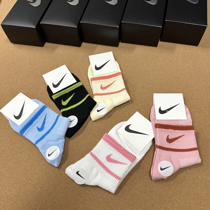 スーパーコピー ミュウミュウ 靴下