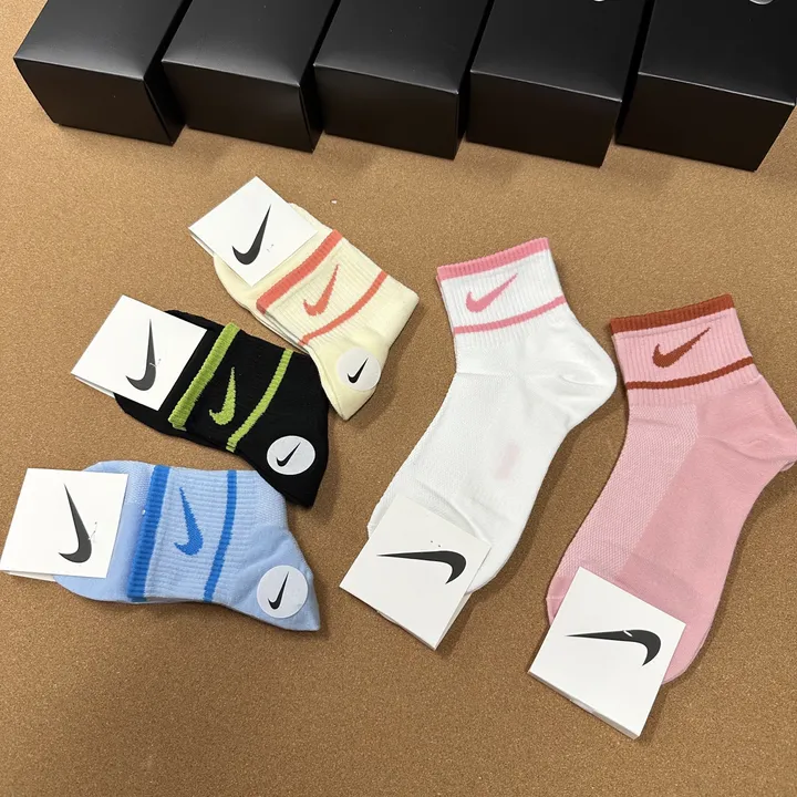 スーパーコピー ミュウミュウ 靴下