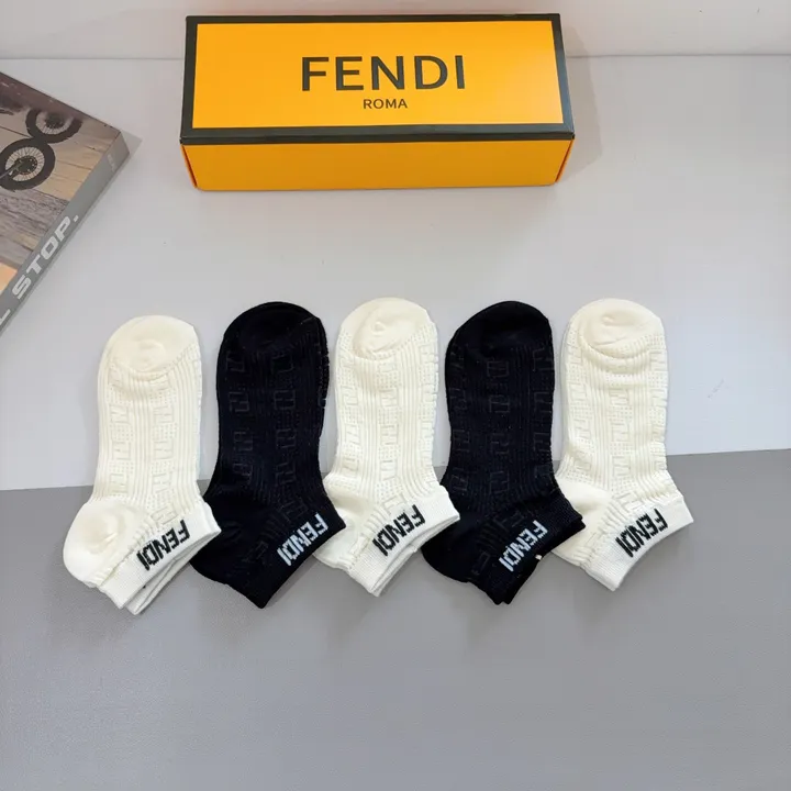 スーパーコピー ヴェルサーチ 靴下