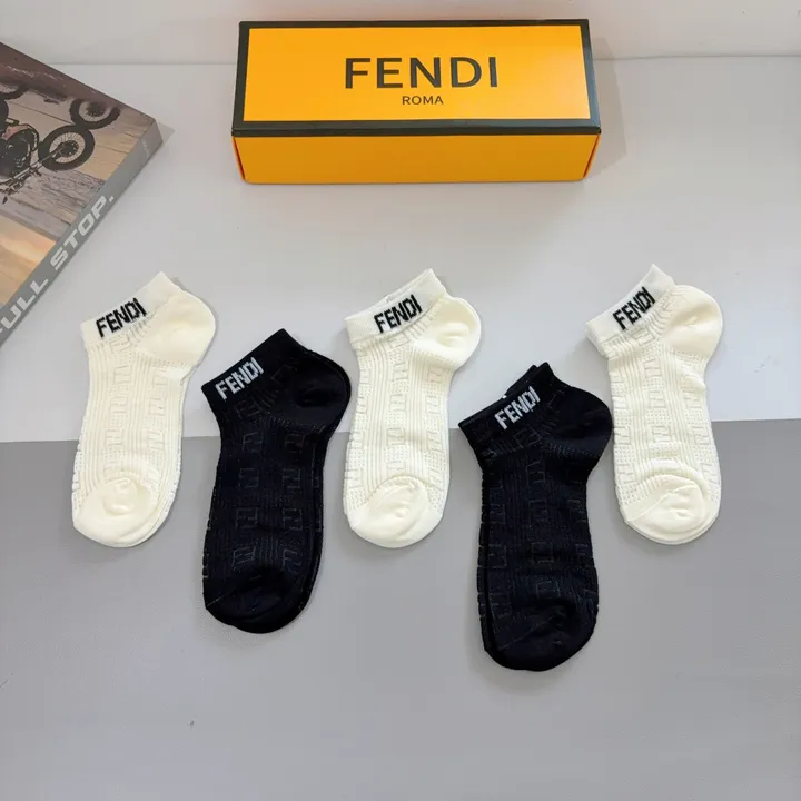 スーパーコピー ヴェルサーチ 靴下