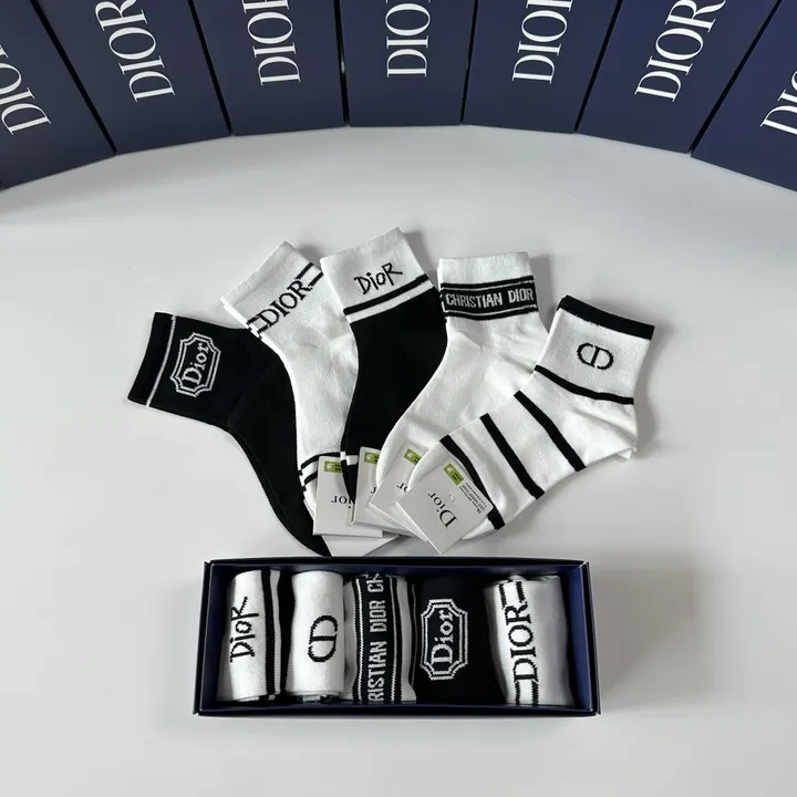 スーパーコピー ディオール 靴下