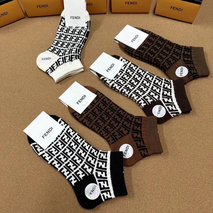 スーパーコピー フェンディ 靴下