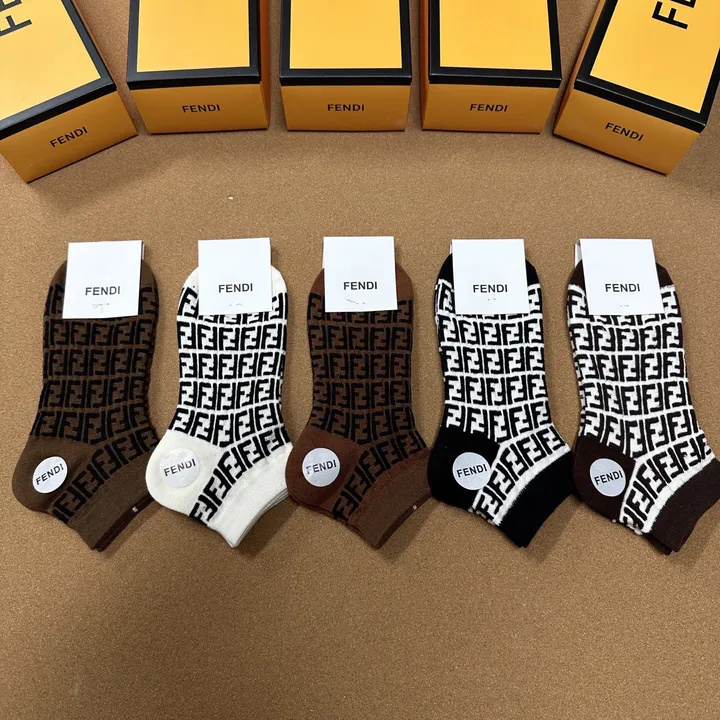 スーパーコピー フェンディ 靴下