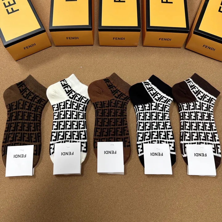 スーパーコピー フェンディ 靴下
