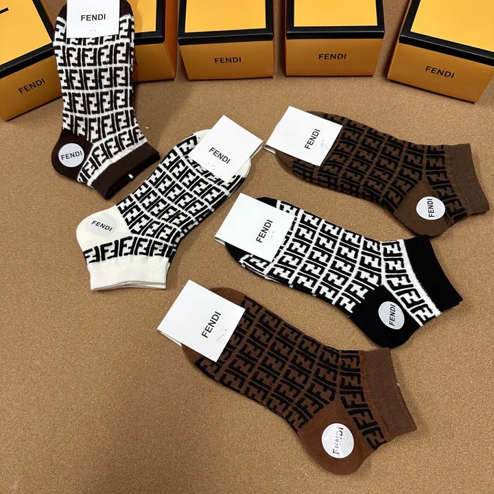 スーパーコピー フェンディ 靴下