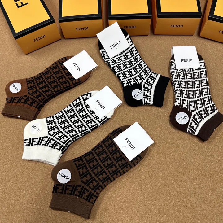 スーパーコピー フェンディ 靴下