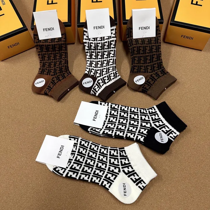 スーパーコピー フェンディ 靴下