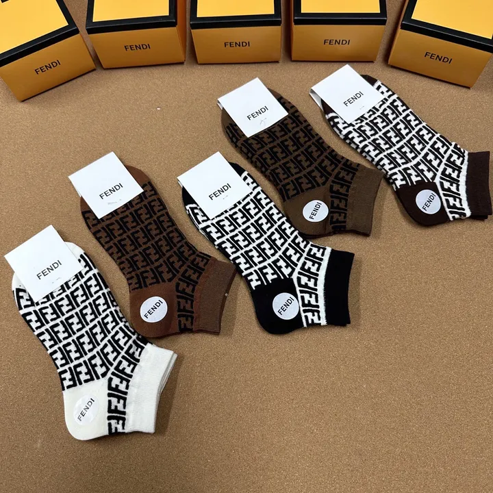 スーパーコピー フェンディ 靴下