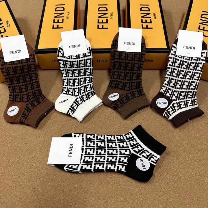 スーパーコピー フェンディ 靴下