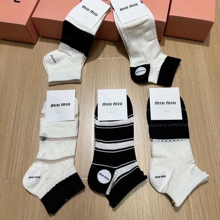 スーパーコピー ミュウミュウ 靴下