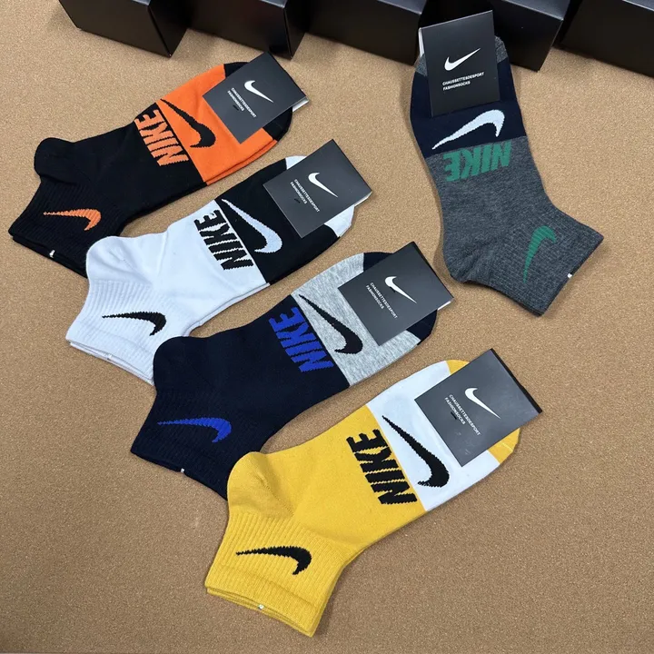 スーパーコピー ミュウミュウ 靴下