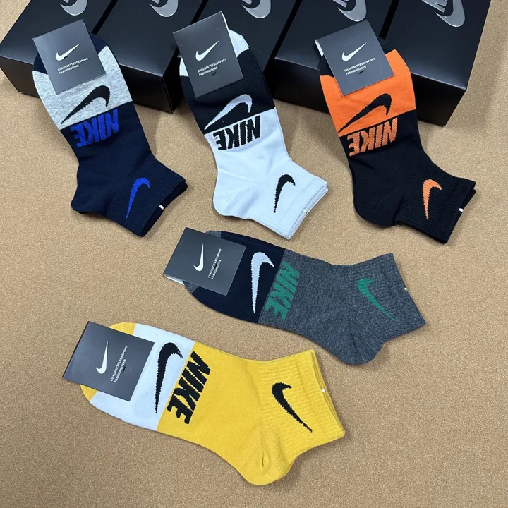 スーパーコピー ミュウミュウ 靴下