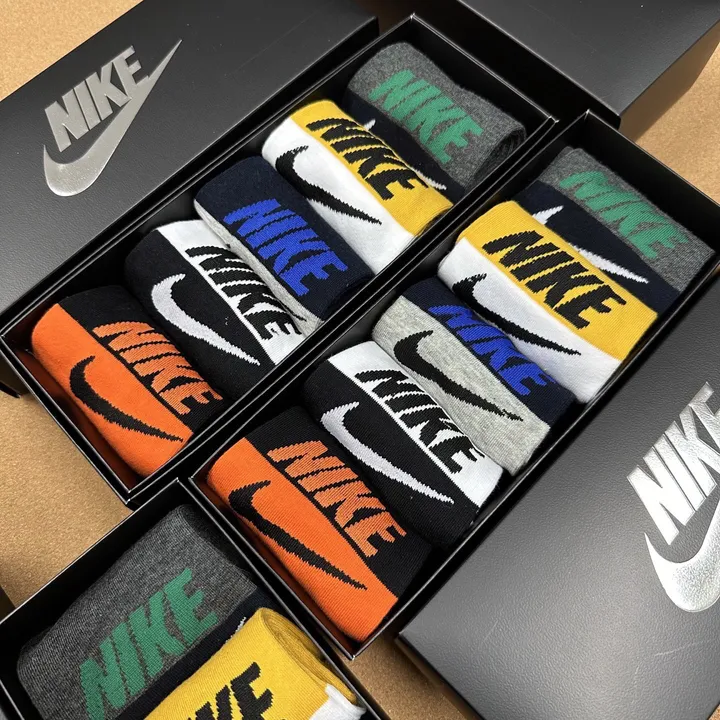 スーパーコピー ミュウミュウ 靴下