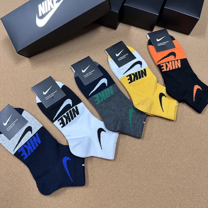 スーパーコピー ミュウミュウ 靴下