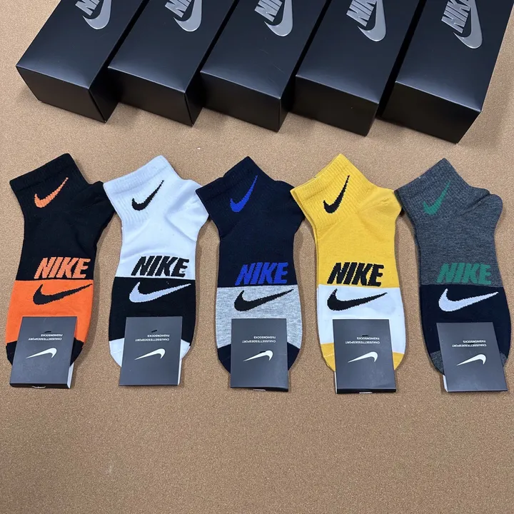 スーパーコピー ミュウミュウ 靴下