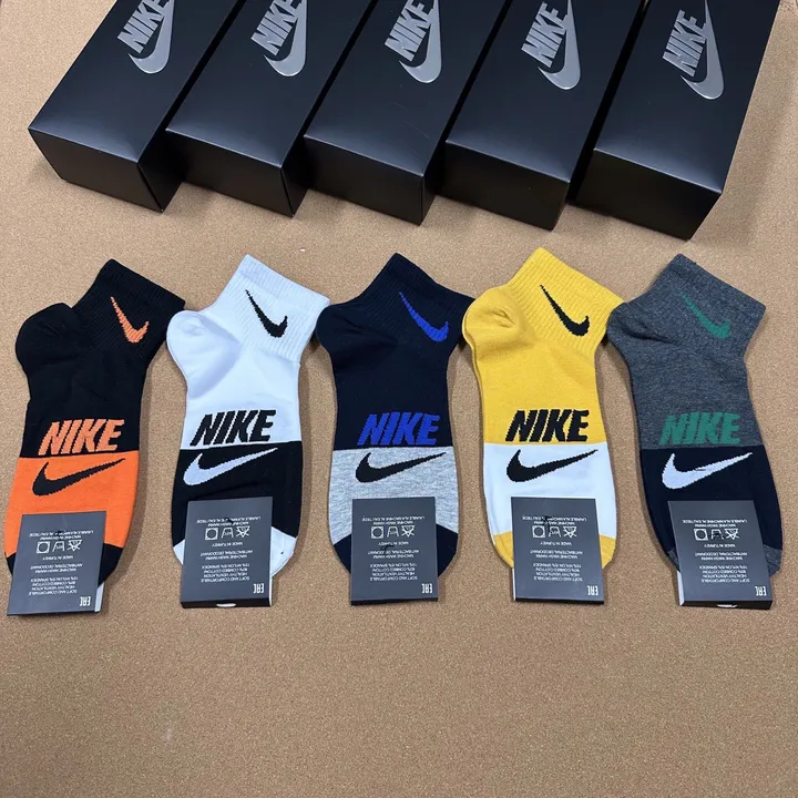 スーパーコピー ミュウミュウ 靴下