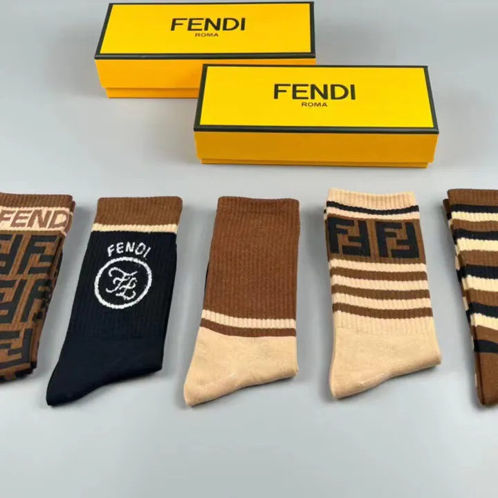 スーパーコピー フェンディ 靴下