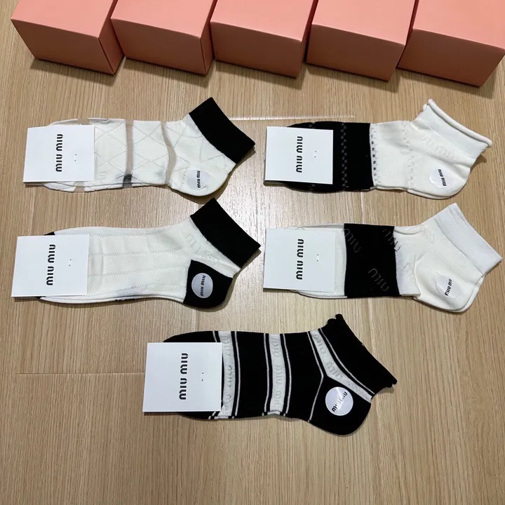 スーパーコピー ミュウミュウ 靴下