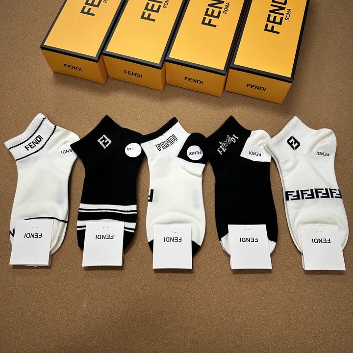 スーパーコピー フェンディ 靴下