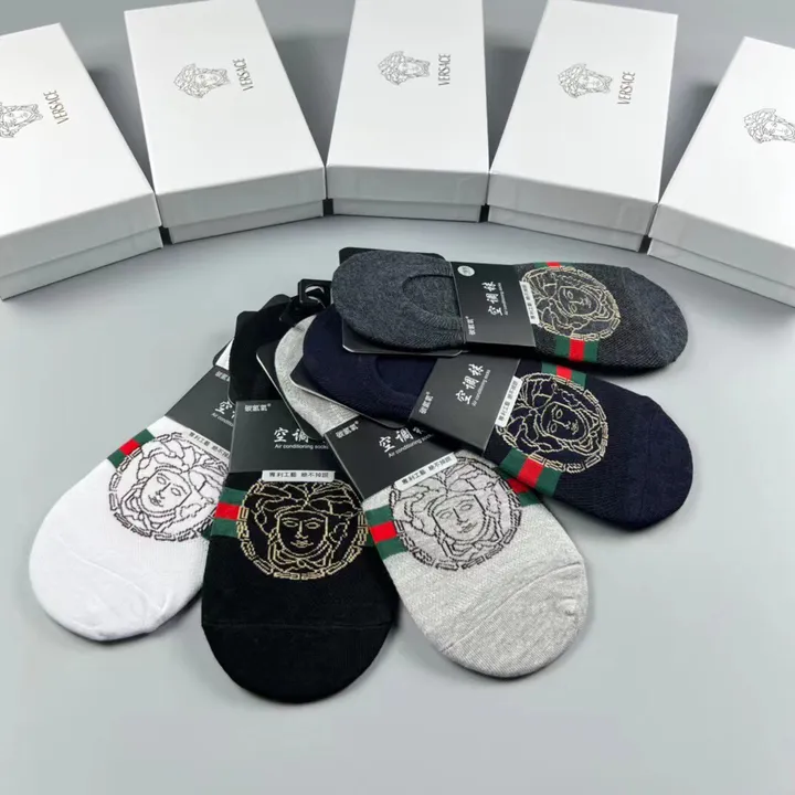 スーパーコピー ヴェルサーチ 靴下