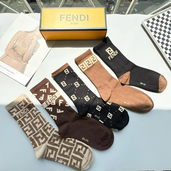 スーパーコピー フェンディ 靴下