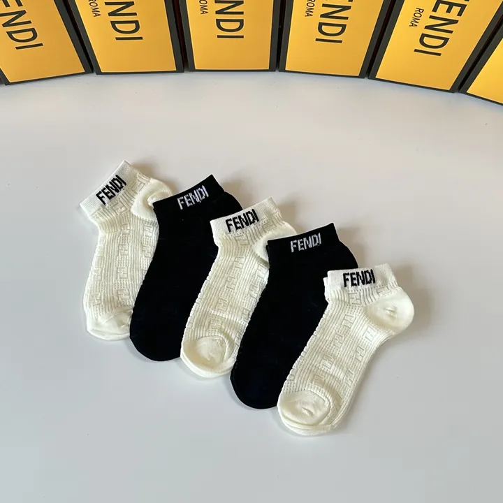 スーパーコピー フェンディ 靴下