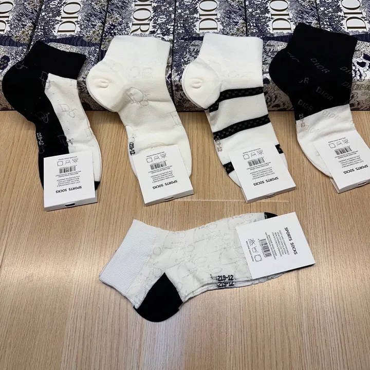 スーパーコピー ディオール 靴下