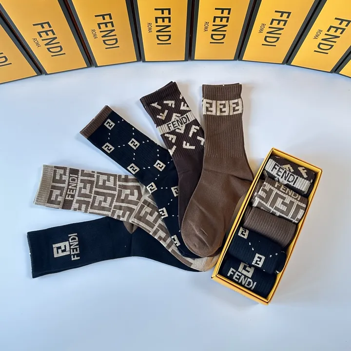 スーパーコピー フェンディ 靴下