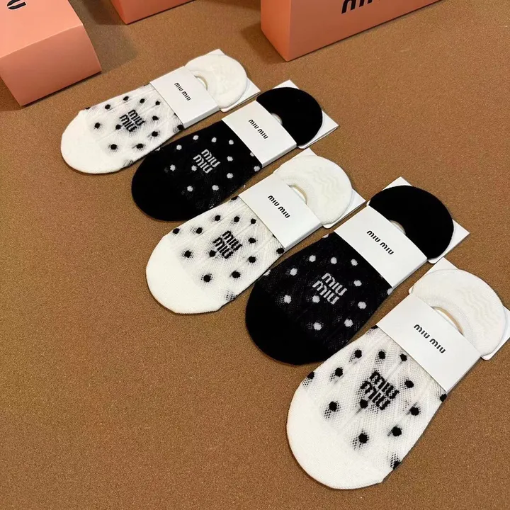 スーパーコピー ミュウミュウ 靴下