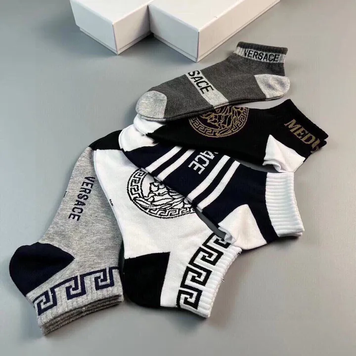 スーパーコピー ヴェルサーチ 靴下