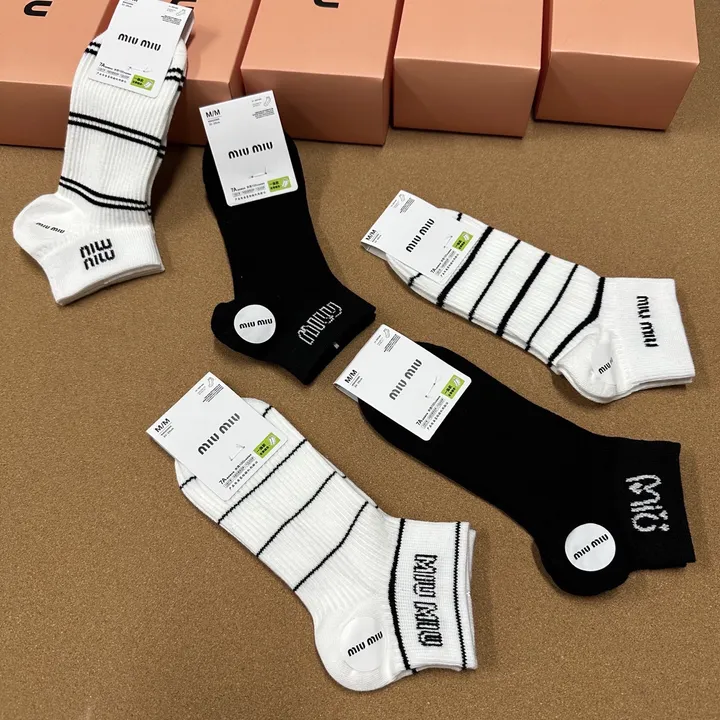 スーパーコピー ミュウミュウ 靴下