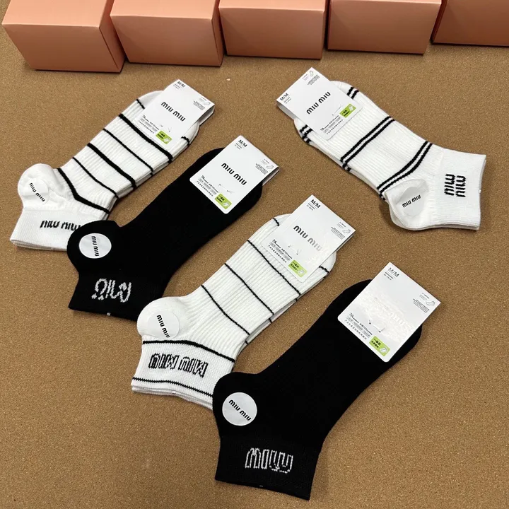 スーパーコピー ミュウミュウ 靴下