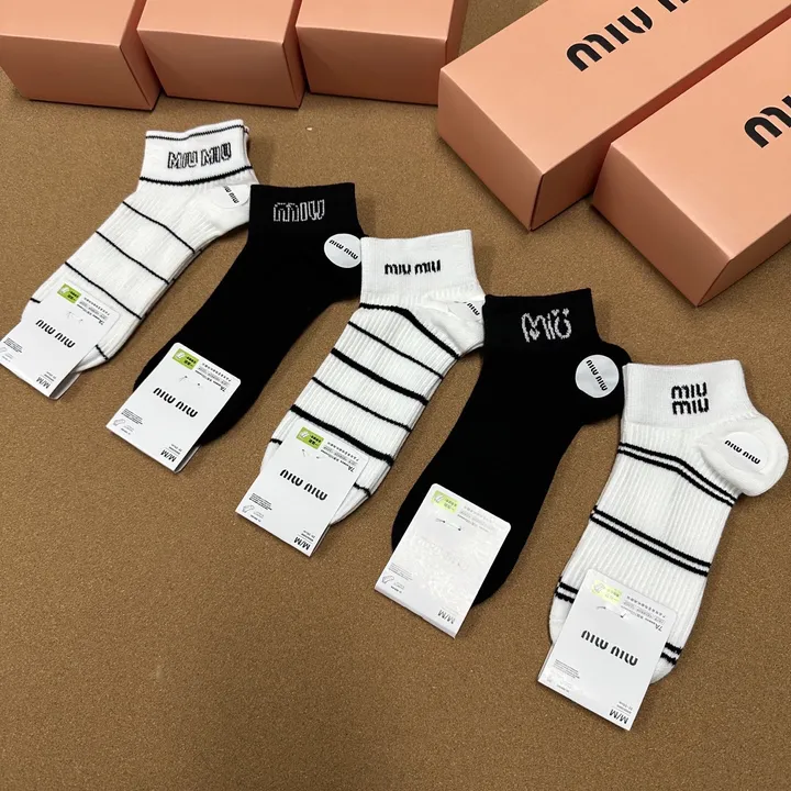 スーパーコピー ミュウミュウ 靴下