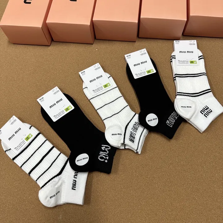 スーパーコピー ミュウミュウ 靴下