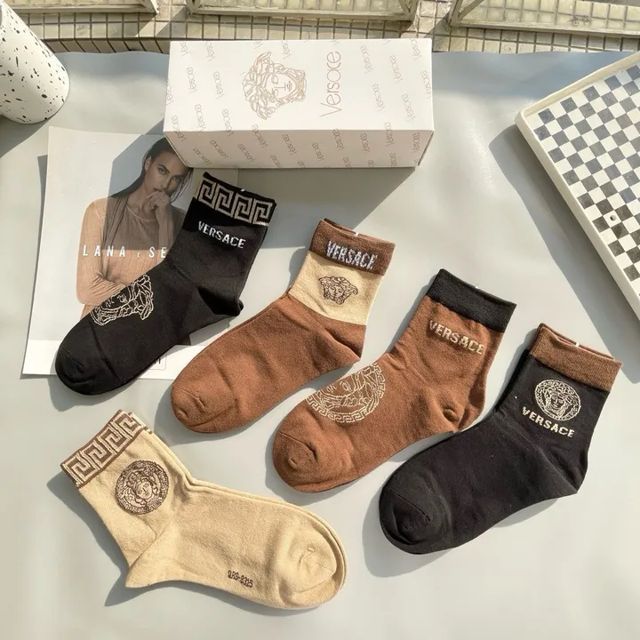 スーパーコピー ヴェルサーチ 靴下