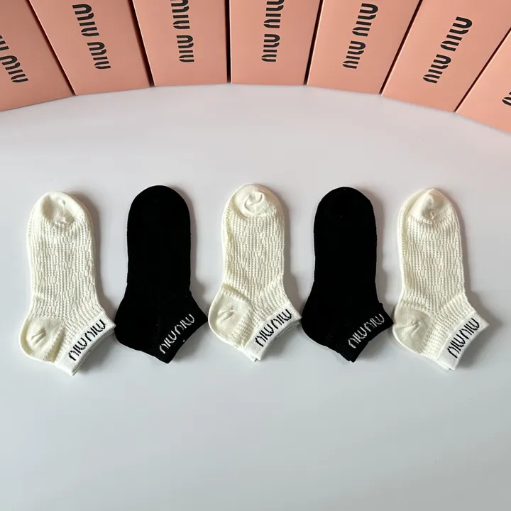 スーパーコピー ミュウミュウ 靴下