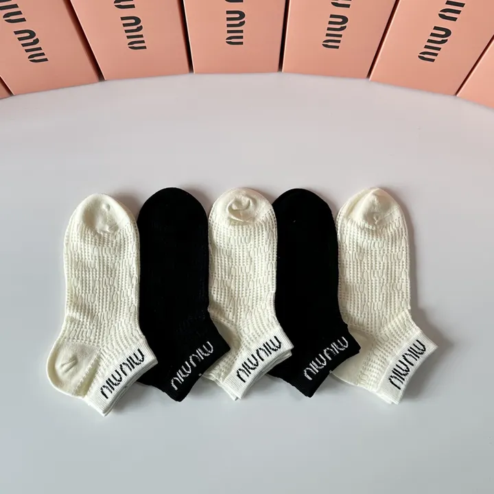 スーパーコピー ミュウミュウ 靴下