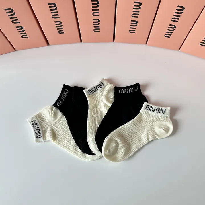 スーパーコピー ミュウミュウ 靴下