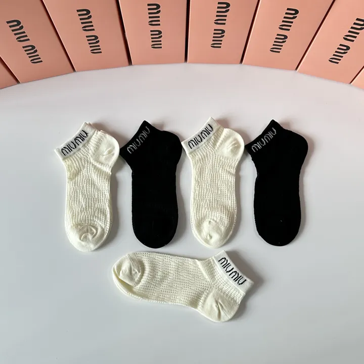 スーパーコピー ミュウミュウ 靴下