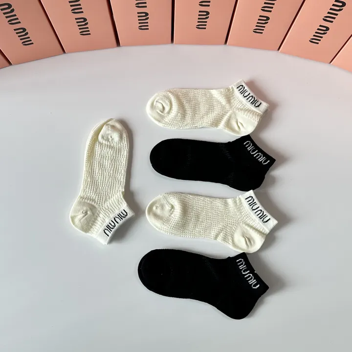 スーパーコピー ミュウミュウ 靴下