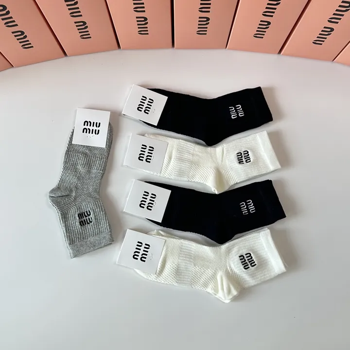 スーパーコピー ミュウミュウ 靴下